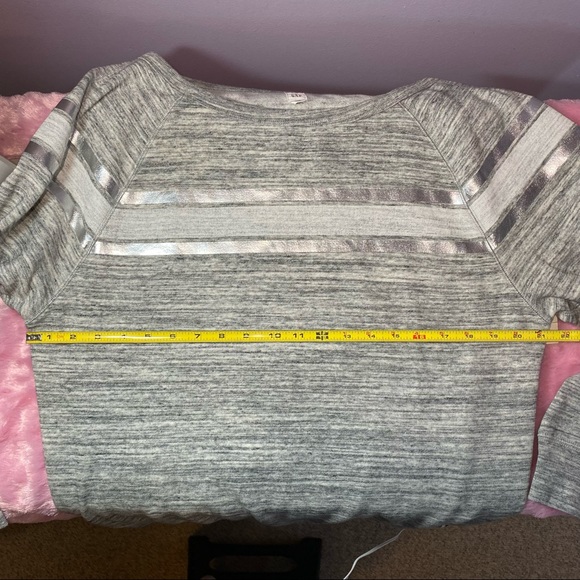 Gap Raglan Sleeve Sweatshirt - Picture 8 of 11